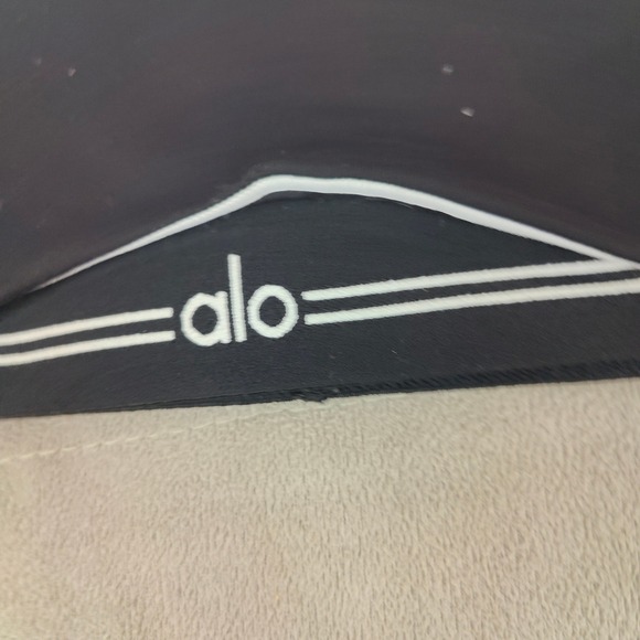 Alo Airbrush Heart Throb Sports Bra Womens XS Black White Pinstripe Yoga Gym - Picture 3 of 6